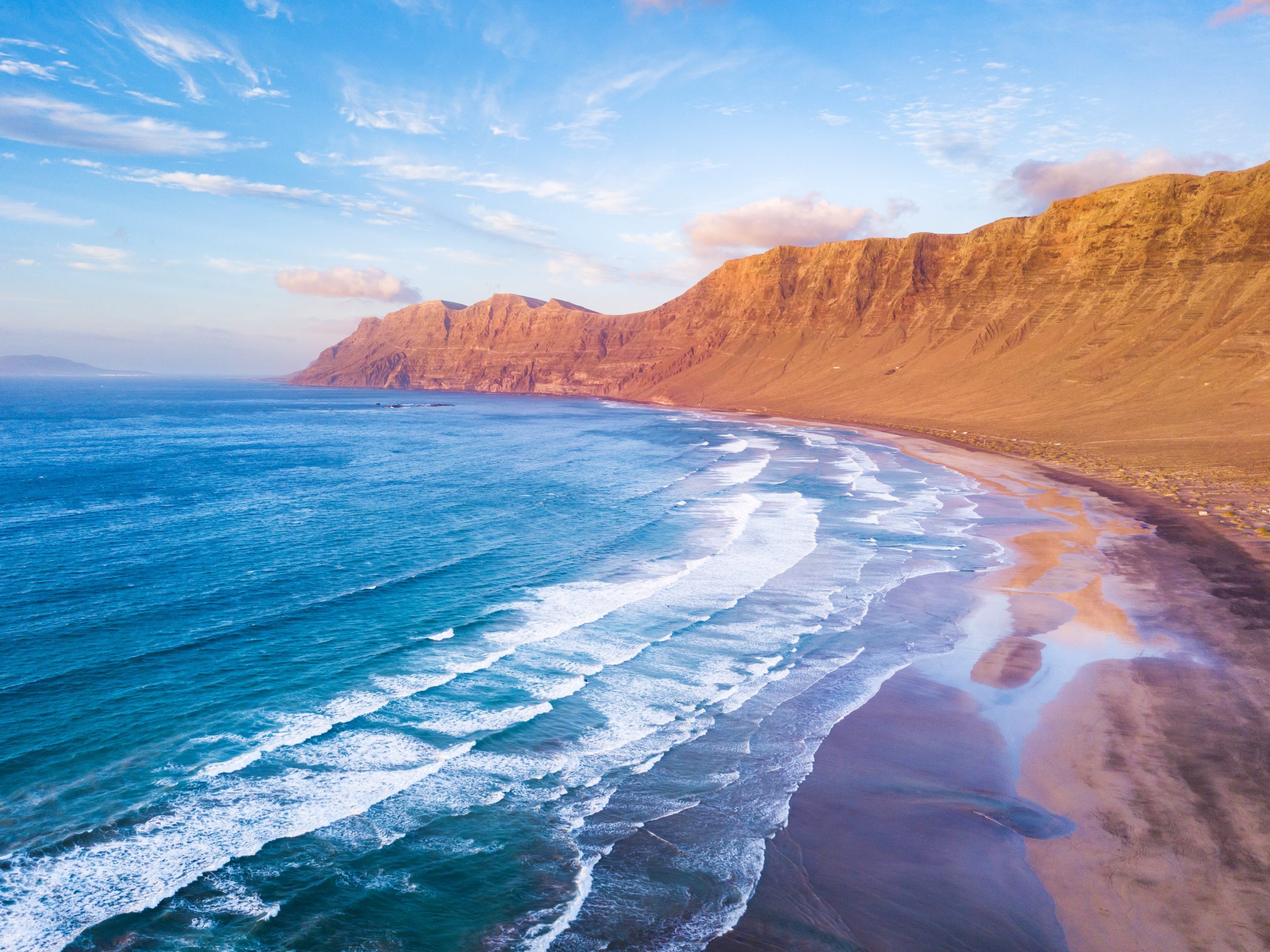 Surfing Lanzarote - famara