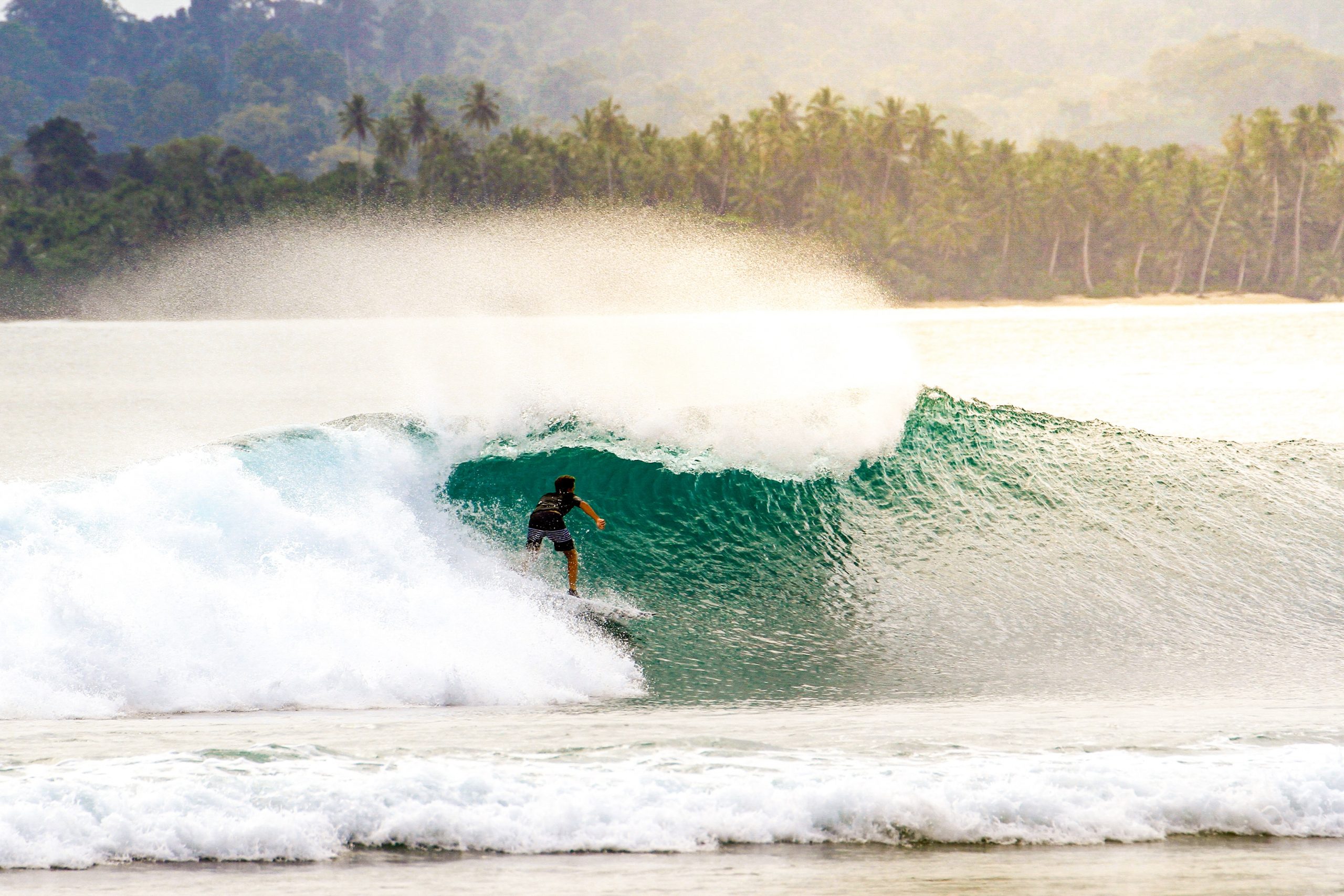 surf spots mentawai islands