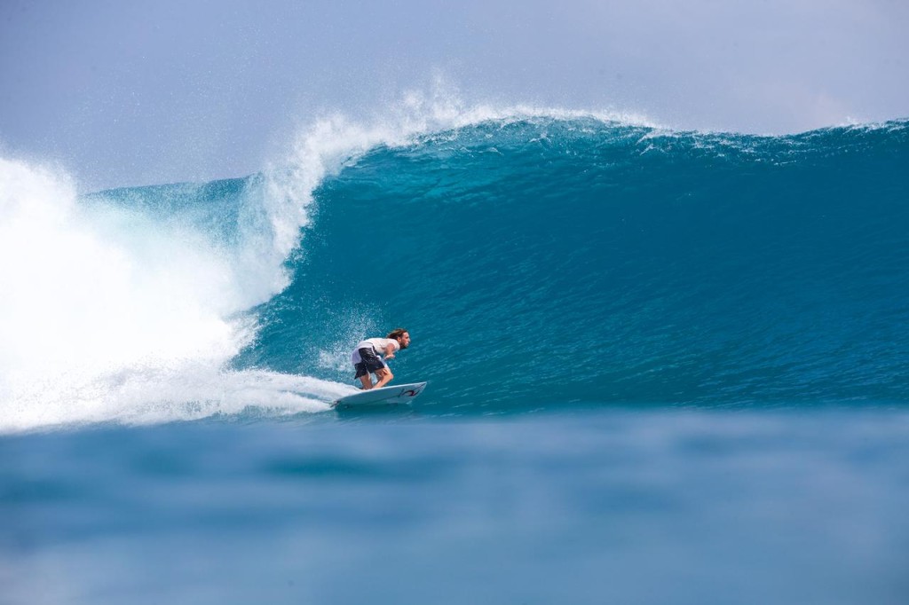 surfing the maldives