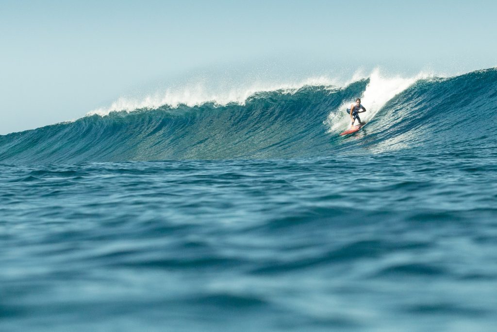 surfing fiji