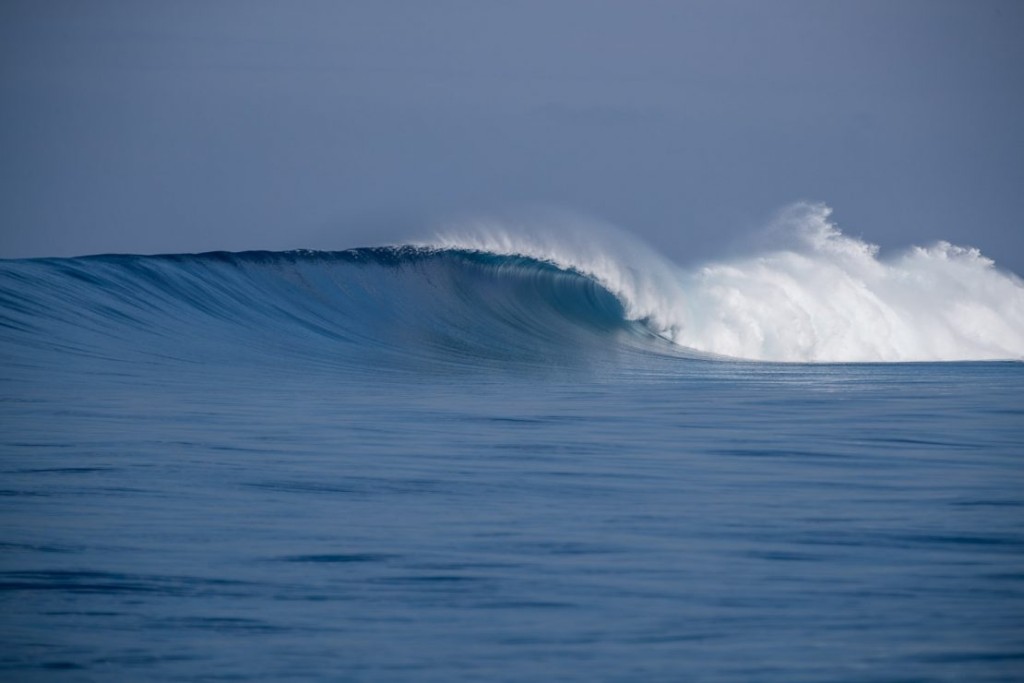 surf spots fiji