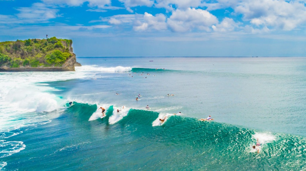 Surfing Uluwatu